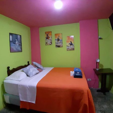 Hotel Casa Del Viajero كويتزالتنانغو المظهر الخارجي الصورة