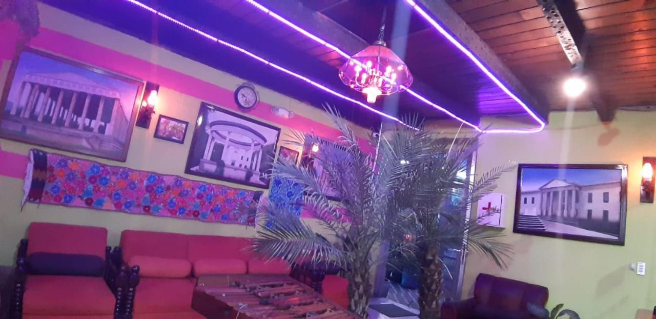 Hotel Casa Del Viajero كويتزالتنانغو المظهر الخارجي الصورة